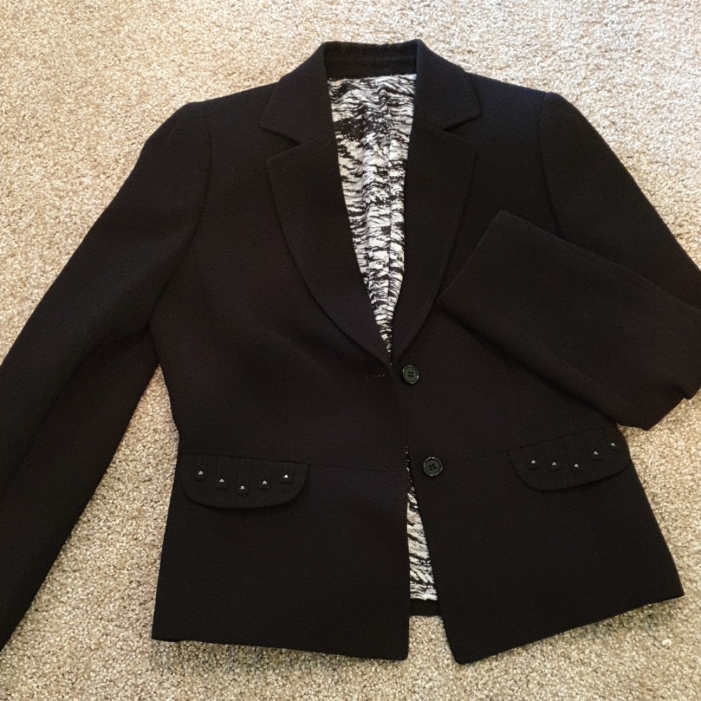 Skirt suit